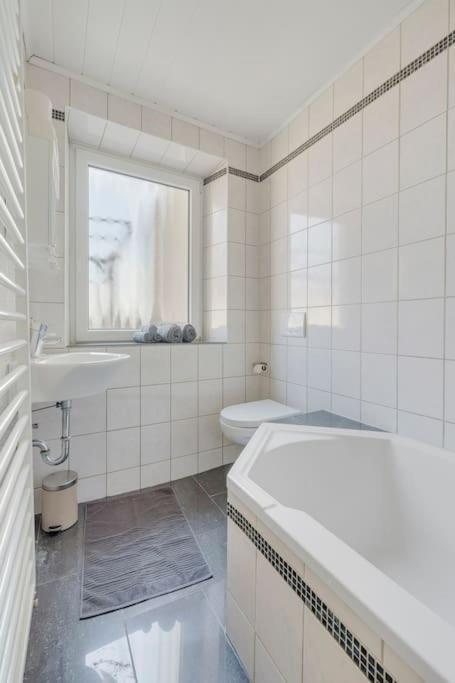 Tiny Apartment With Spacious Terrace On The Rhine Neuwied Exterior foto