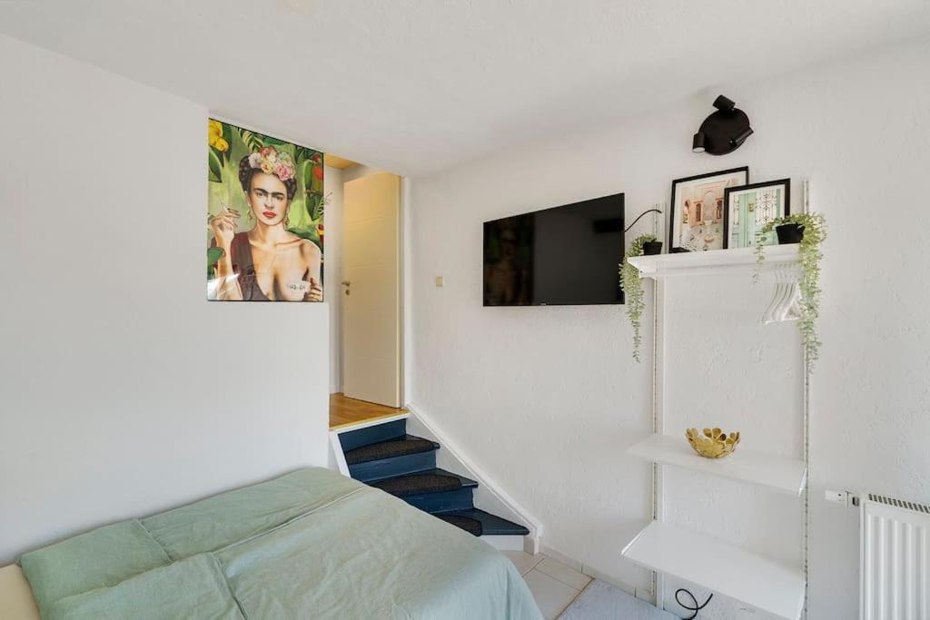 Tiny Apartment With Spacious Terrace On The Rhine Neuwied Exterior foto